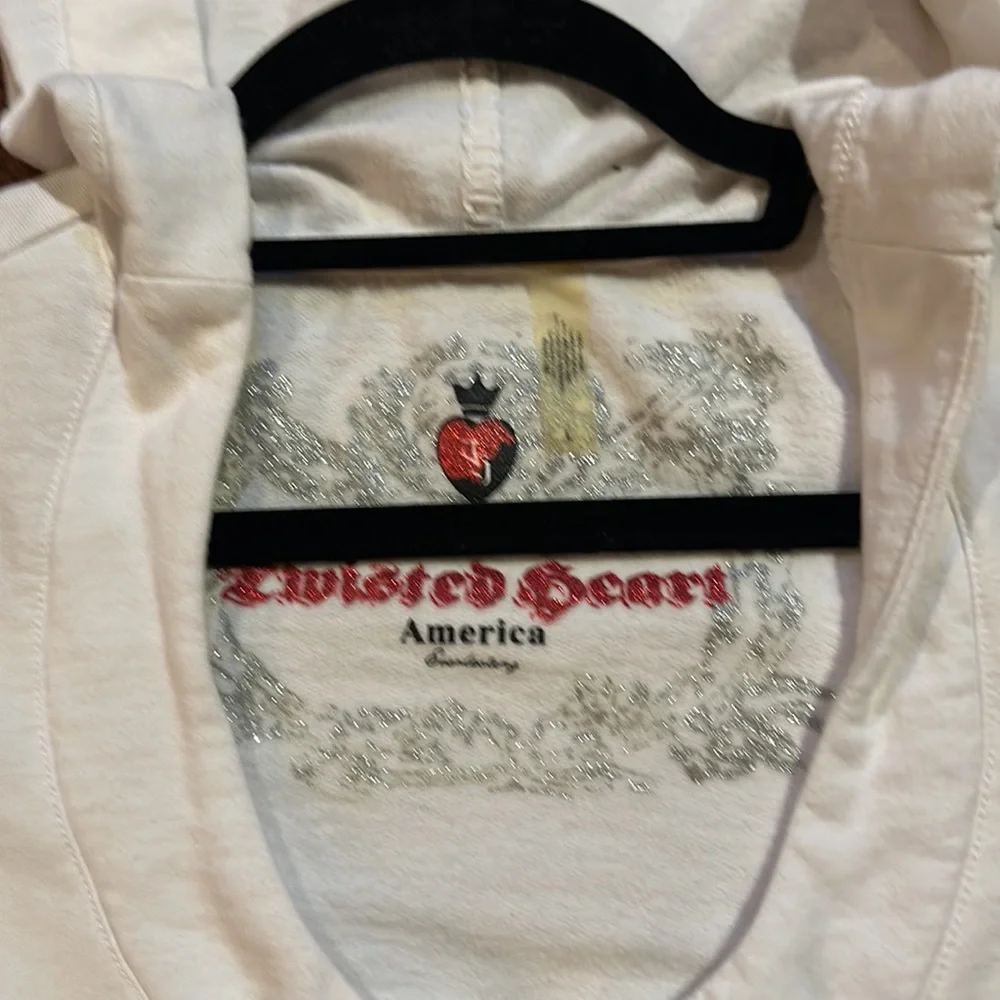 NWT. Women’s Twisted Heart zip up hoodie. Size L._3